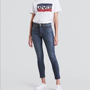 Blue levi’s wedgie skinny jeans